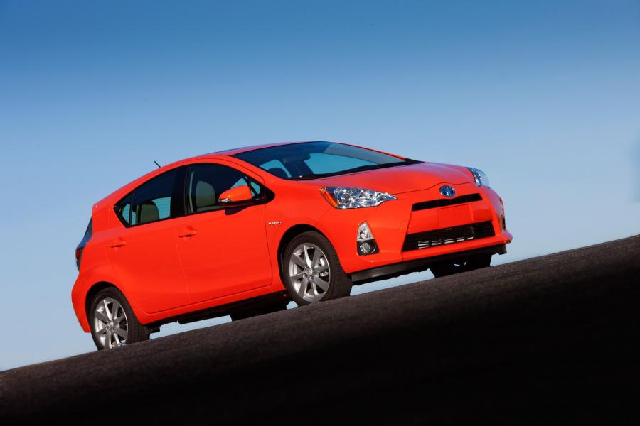  Toyota Prius C 2011 года  (фото 29 из 37)